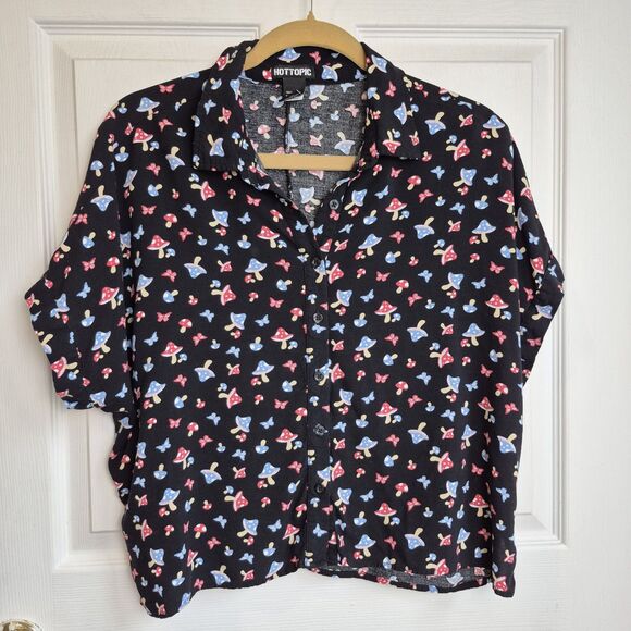 Hot Topic Women's Large Crop Short Sleeve Button Up Top Black Mushrooms - Picture 1 of 5